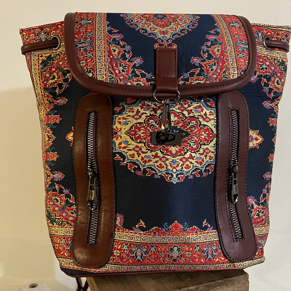 BEAUTIFUL BACKPACK PURSE
